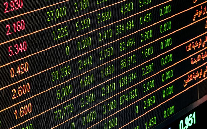 Bitcoin Cai para US$ 107 Mil Após Corte de Juros do Fed e Liquidações de US$ 1 Bilhão
