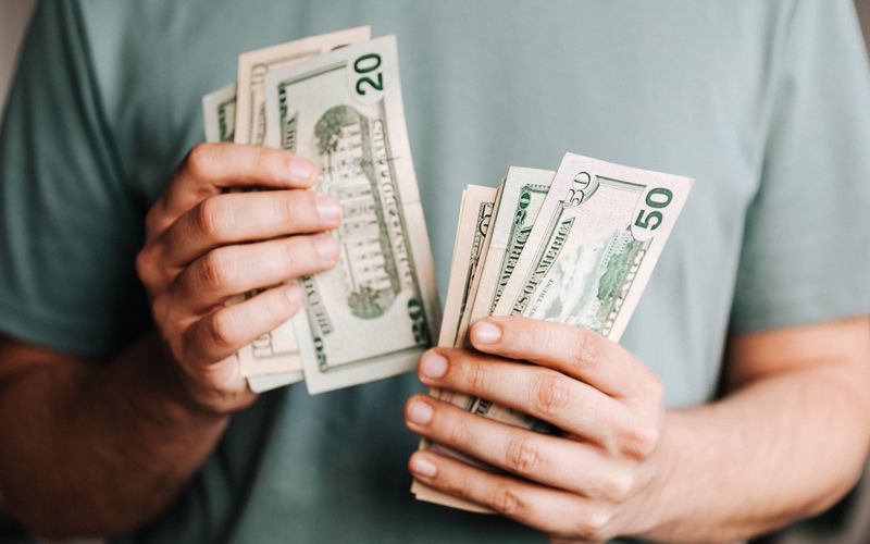 Selic a 14%: quanto rendem R$ 10 mil na poupança, no CDB e no Tesouro Direto hoje
