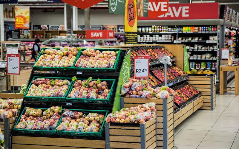 Alimentos sobem quase 6% em cinco meses e pesam mais no bolso das famílias de baixa renda