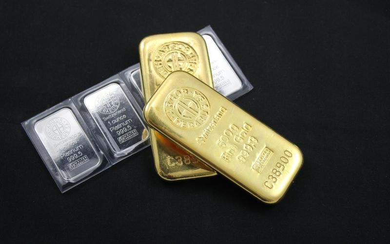 Selic a 13,75%: quanto rendem R$ 10 mil na poupança, no CDB e no Tesouro Direto hoje